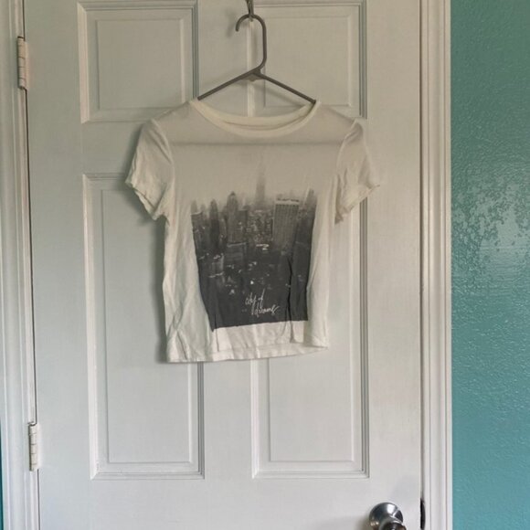 Graphic T-shirt - Picture 1 of 4